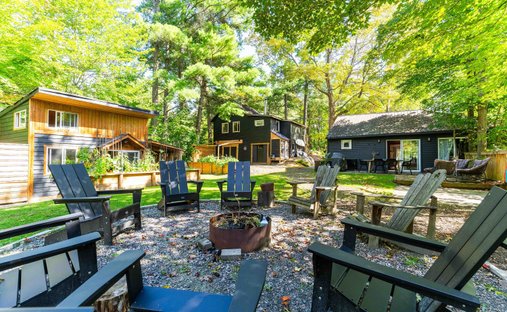 House in Gravenhurst, Ontario, Canada 1