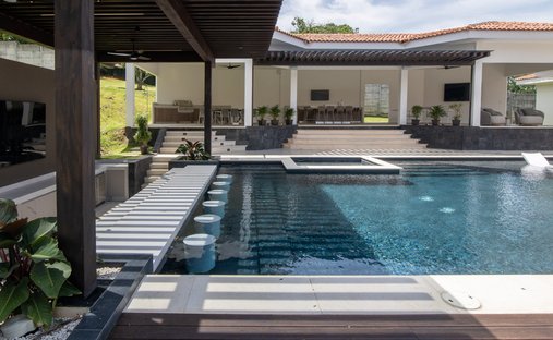 Estate in Garita District, Alajuela, Alajuela Province, Costa Rica 1