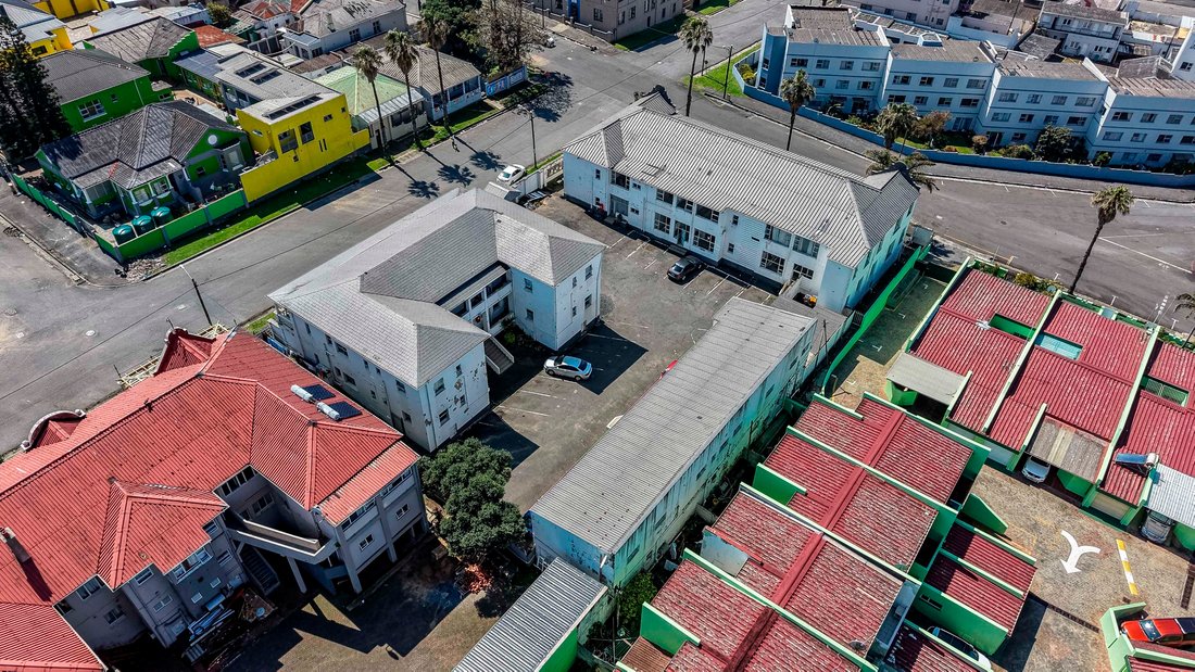 Apartment in Quigney, KuGompo City, South Africa 2 - 18944134