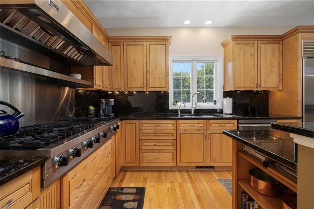 House in Cranston, Rhode Island, United States 5 - 18941156