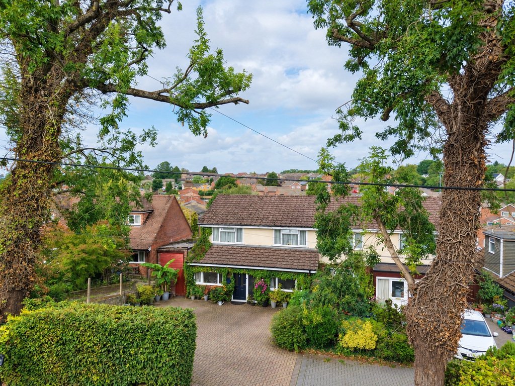House in Widmer End, England 1 - 18940290