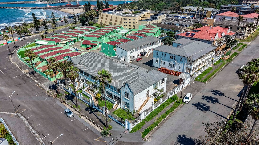 Apartment in Quigney, KuGompo City, South Africa 5 - 18944134