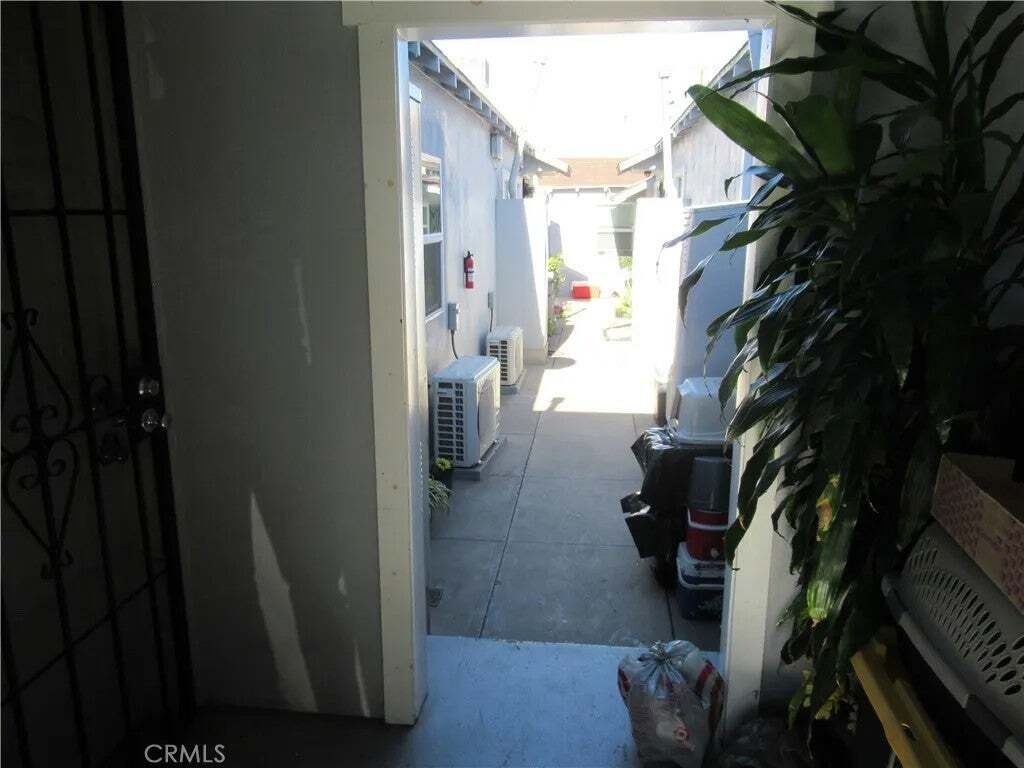 Bellflower, California, United States 4 - 18943315