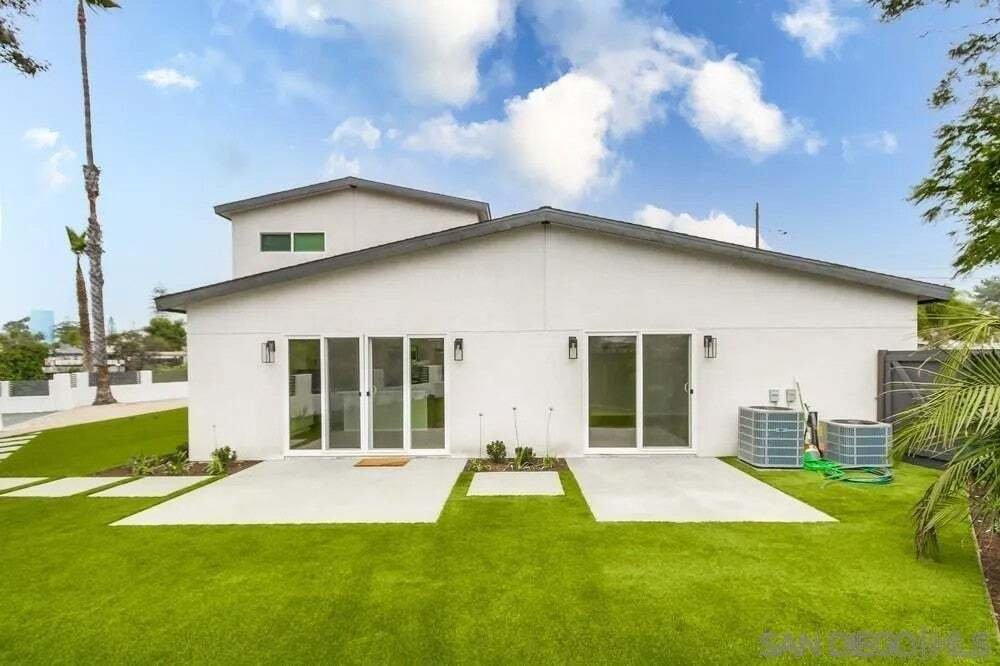 San Diego, California, United States 2 - 18943292
