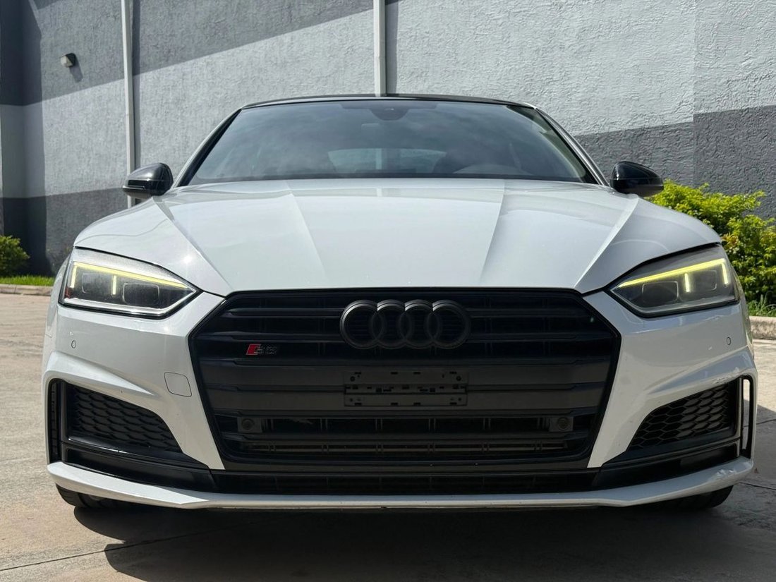 Sedan in Hollywood, FL, United States 2 - 18944588