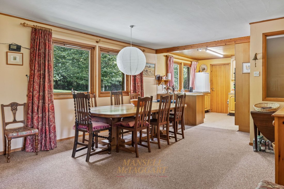 Bungalow in East Grinstead, England 3 - 18940745