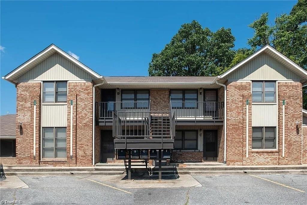 Apartment in Greensboro, North Carolina, United States 1 - 18939633