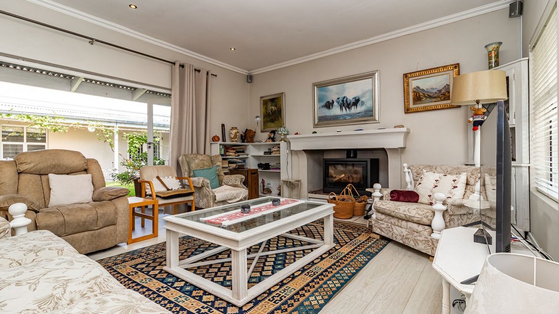 Estate in Overstrand Local Municipality, Western Cape, South Africa 4 - 18944746