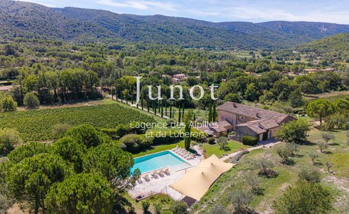Country House in Ménerbes, Provence-Alpes-Côte d'Azur, France 1