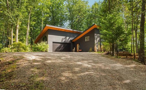 House in Lake Ann, Michigan, United States 1