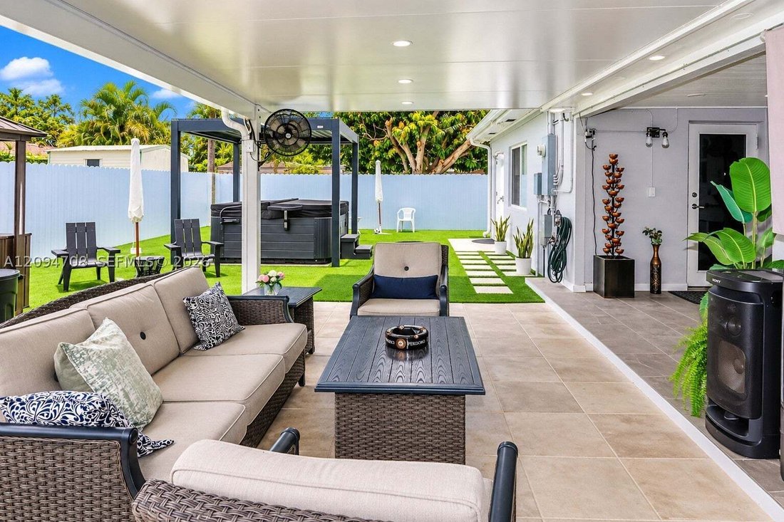 House in Miami, Florida, United States 5 - 18943057