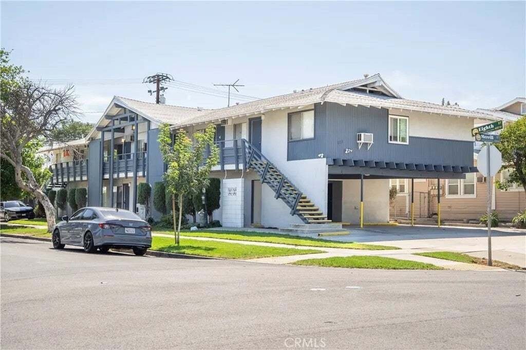 Corona, California, United States 1 - 18943263
