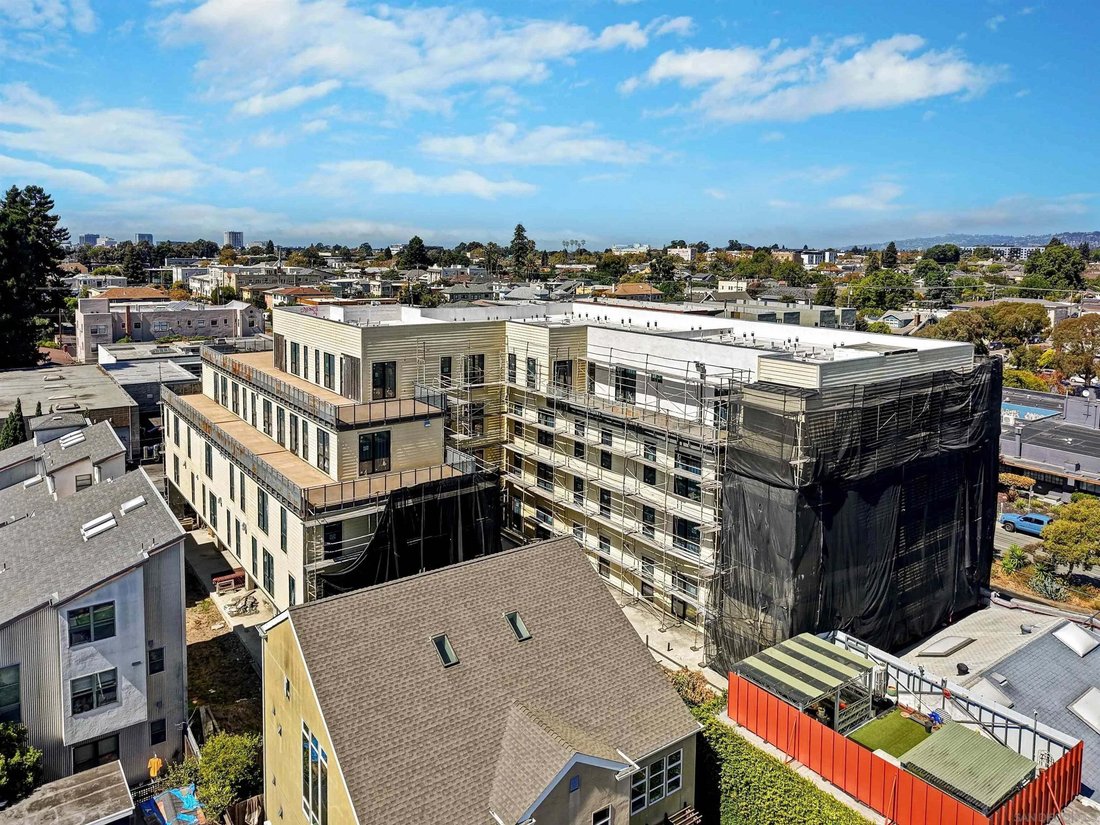 Oakland, California, United States 1 - 18943363