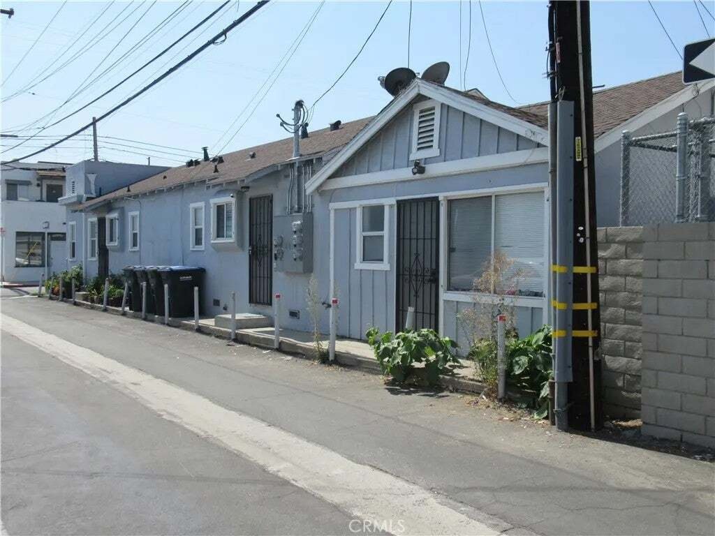 Bellflower, California, United States 3 - 18943315