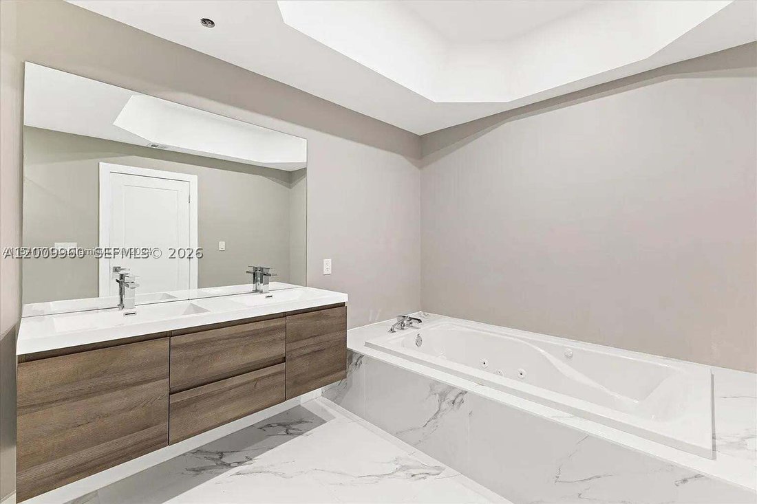 Condo in Golden Beach, Florida, United States 4 - 17802237