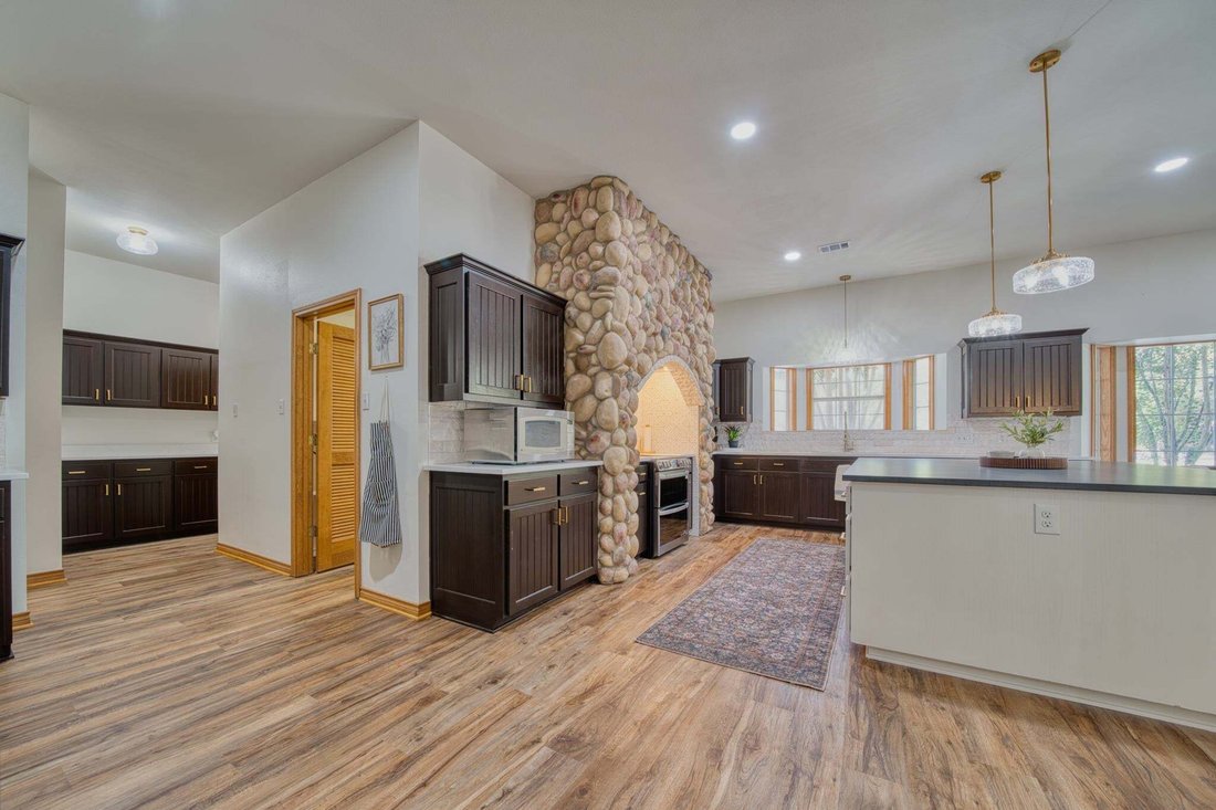 House in Gilmer, Texas, United States 5 - 18942350