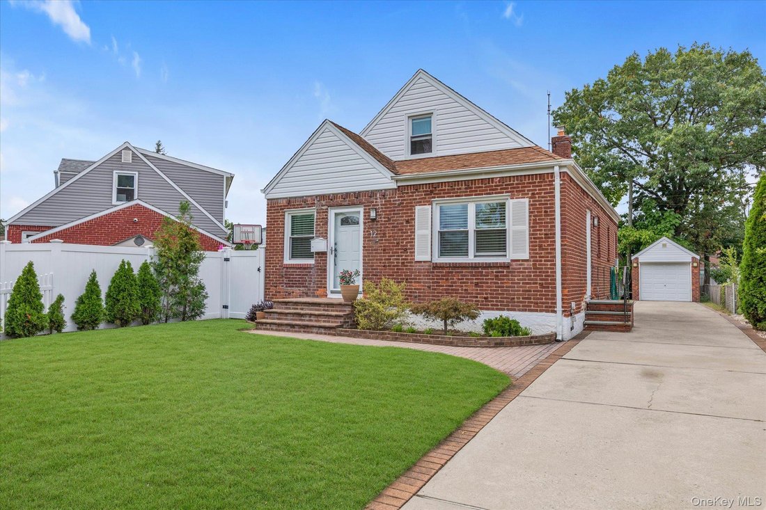 House in Elmont, New York, United States 2 - 18943705