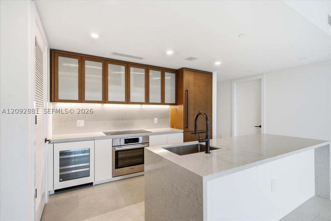 Condo in Miami, Florida, United States 5 - 18939792