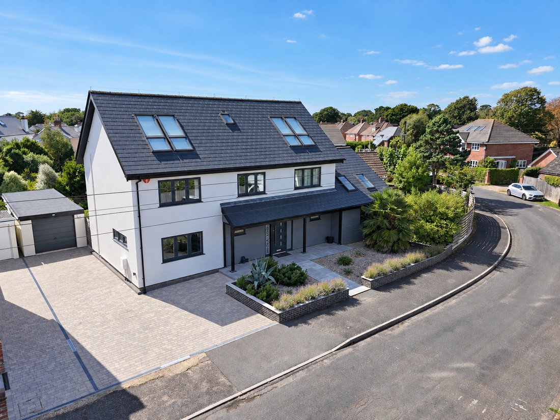 House in Lymington, England 1 - 18939564