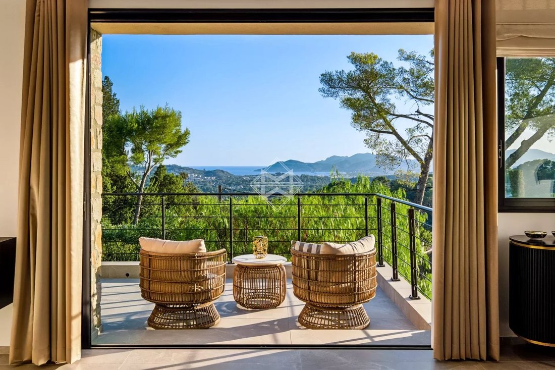 House in Mougins, Provence-Alpes-Côte d'Azur, France 2 - 18940112