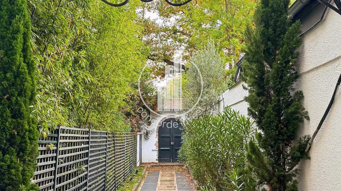Townhouse in Les Bures, Garches, France 3 - 18923922