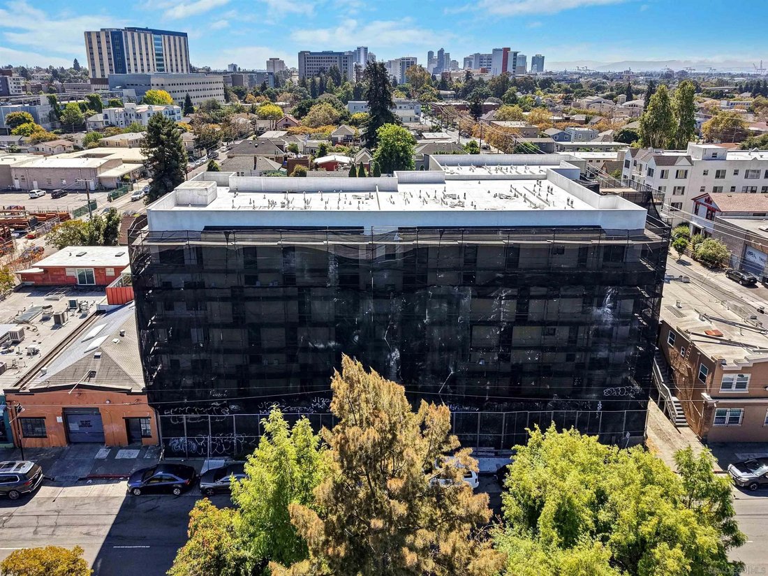 Oakland, California, United States 3 - 18943363