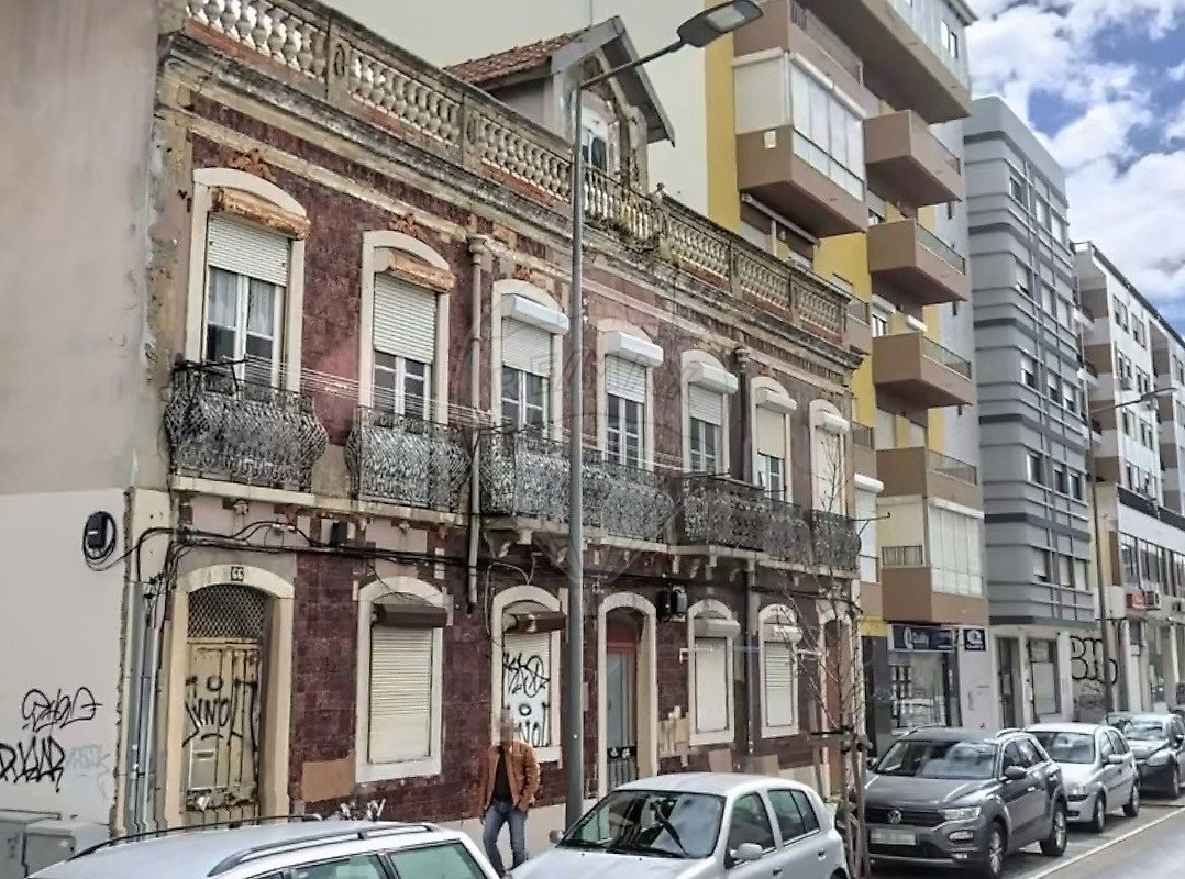 Barreiro e Lavradio, Setubal, Portugal 2 - 18939648