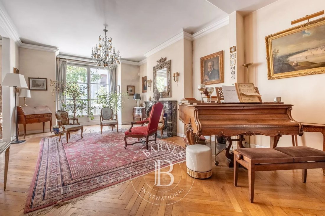Apartment in Gros Caillou, Paris 7e Arrondissement, Paris 3 - 18939601
