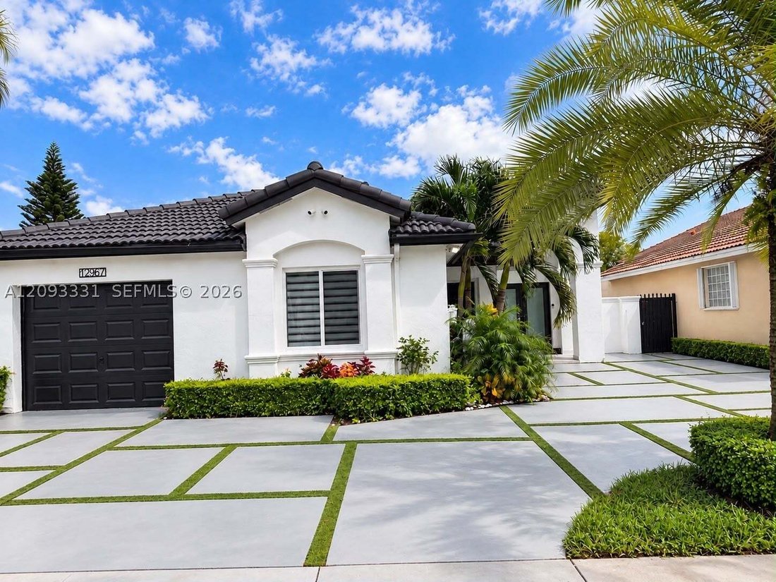 House in Miami, Florida, United States 1 - 18939824