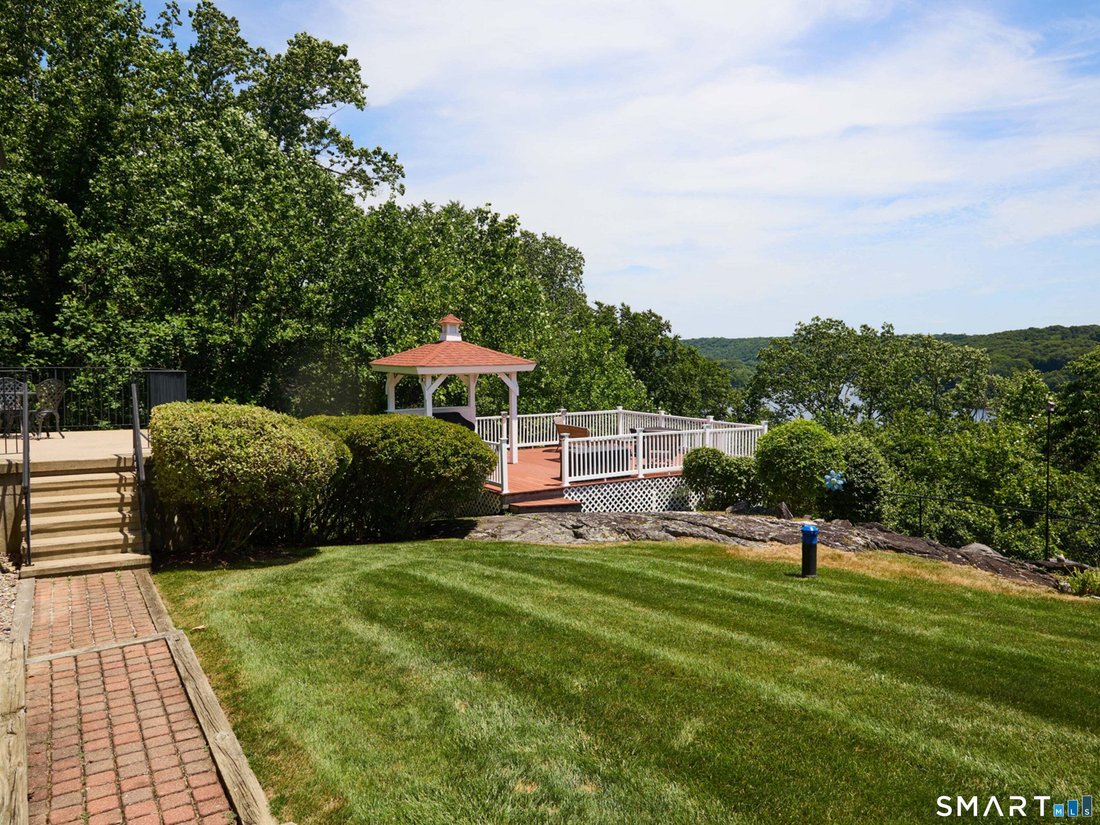 House in Shelton, Connecticut, United States 4 - 18941845
