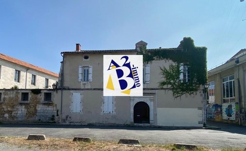 House in Vieil Angoulême-Centre Ville, Angoulême, France 1