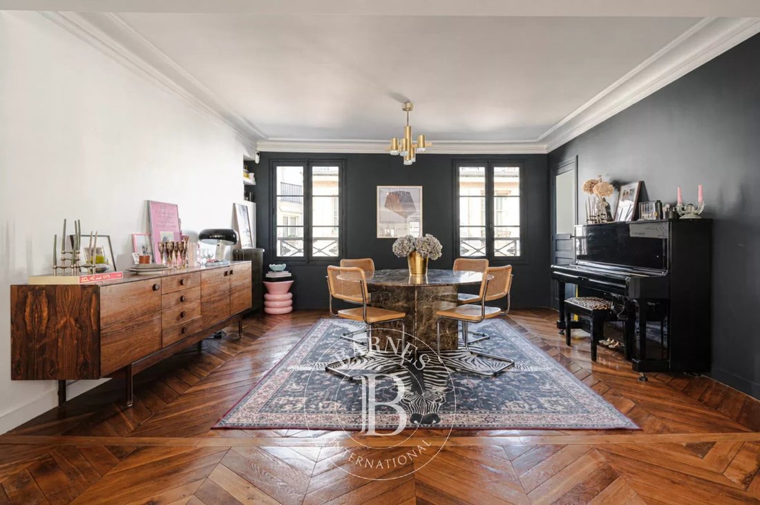 Apartment in Lorette-Martyrs, Paris 9e Arrondissement, Paris 3 - 18942502