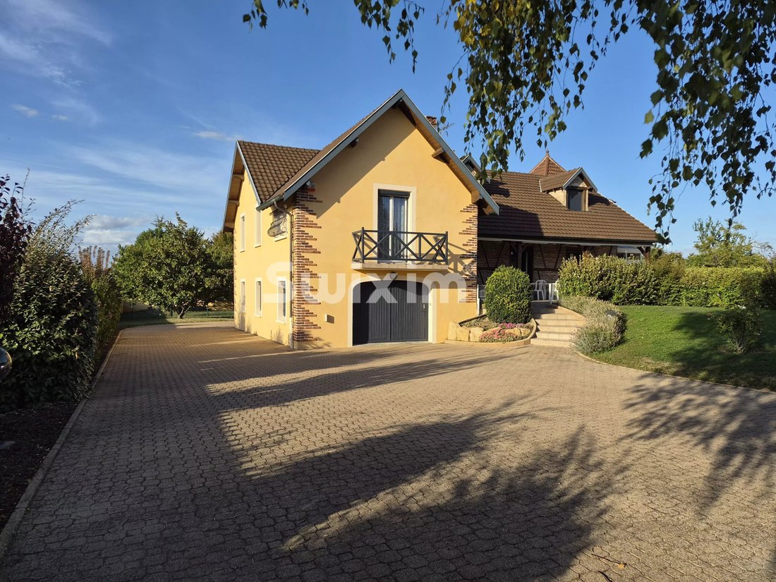 Estate in Feillens, Auvergne-Rhône-Alpes, France 3 - 18940345