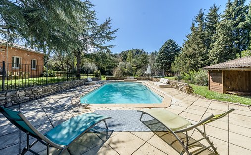 Villa in Apt, Provence-Alpes-Côte d'Azur, France 1