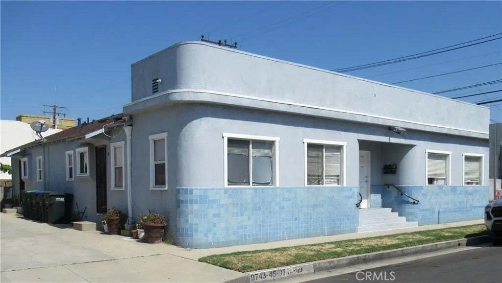 Bellflower, California, United States 1 - 18943315