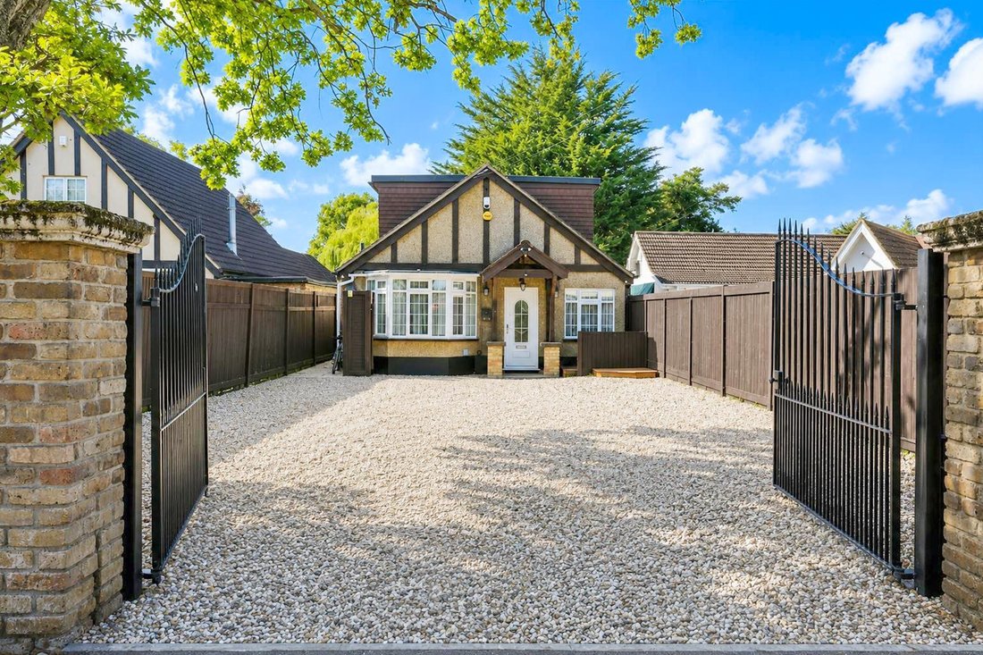 Chalet in Cowley, Hillingdon, England 1 - 18942247