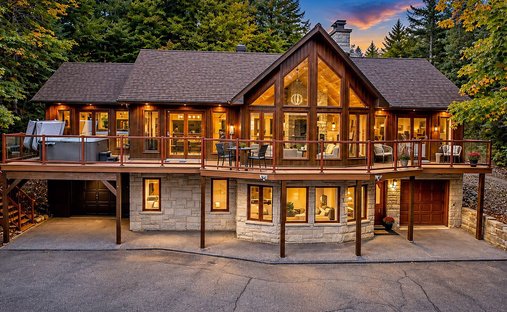 House in Lac-Supérieur, Quebec, Canada 1