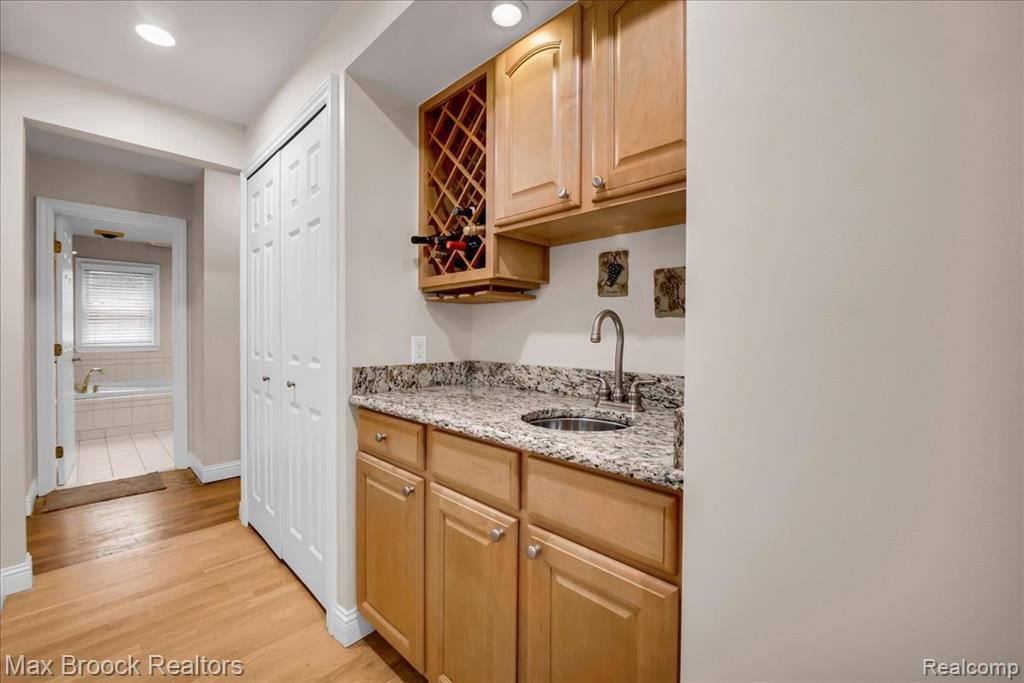 House in Farmington Hills, Michigan, United States 5 - 18939973