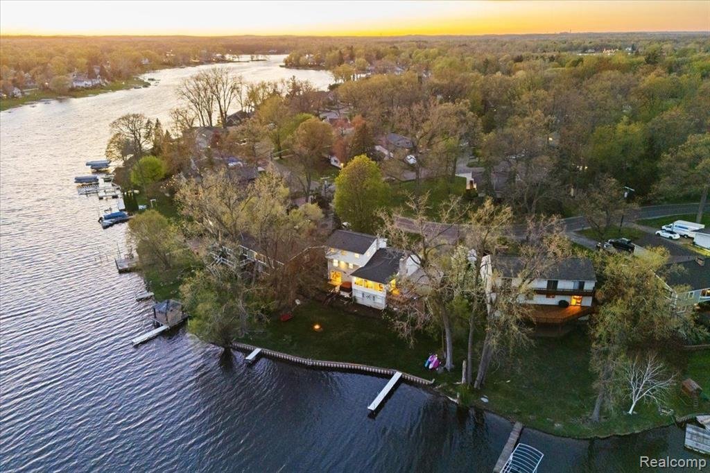 House in Walled Lake, Michigan, United States 4 - 18943422