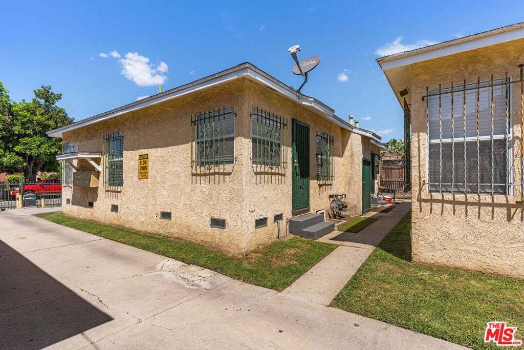 Compton, California, United States 5 - 18942142