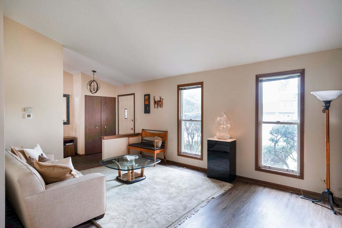 House in Buffalo Grove, Illinois, United States 4 - 18943187