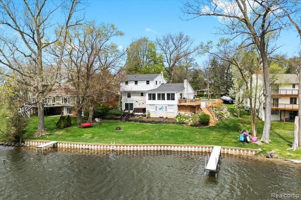 House in Walled Lake, Michigan, United States 1 - 18943422