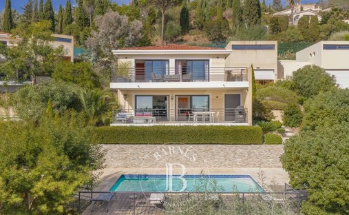 Villa in Le Roc Fleuri-Capitou (Jeanne d'Arc), Mandelieu-la-Napoule, France 1