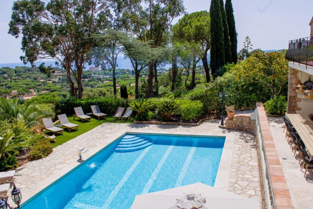 Villa in Les Issambres, Roquebrune-sur-Argens, France 1 - 18093394
