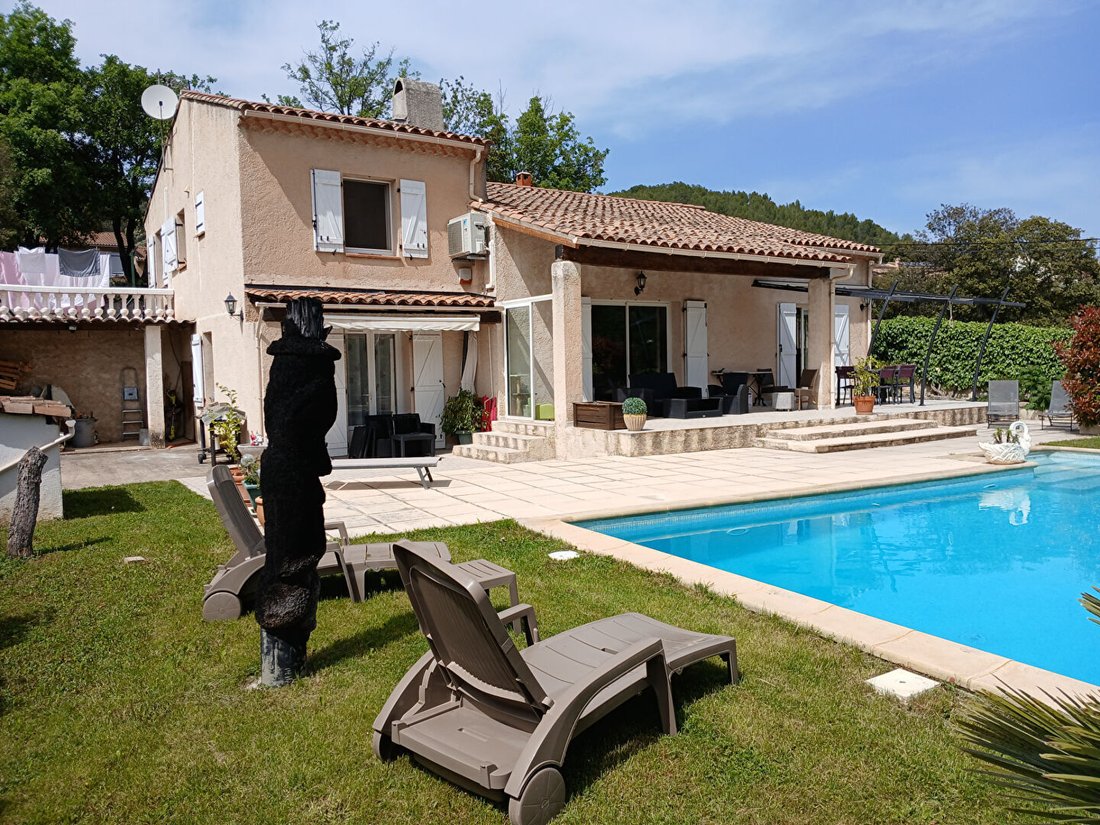Villa in Cabasse, Provence-Alpes-Côte d'Azur, France 1 - 18941060