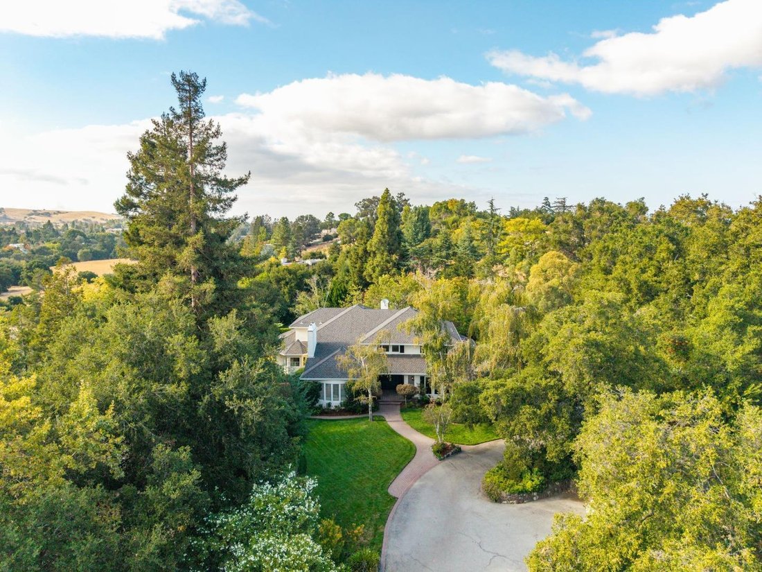 House in Los Altos Hills, California, United States 2 - 18939432