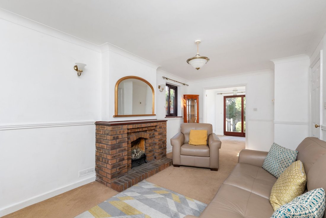 House in Fivensgreen, Horsham, England 3 - 18940586