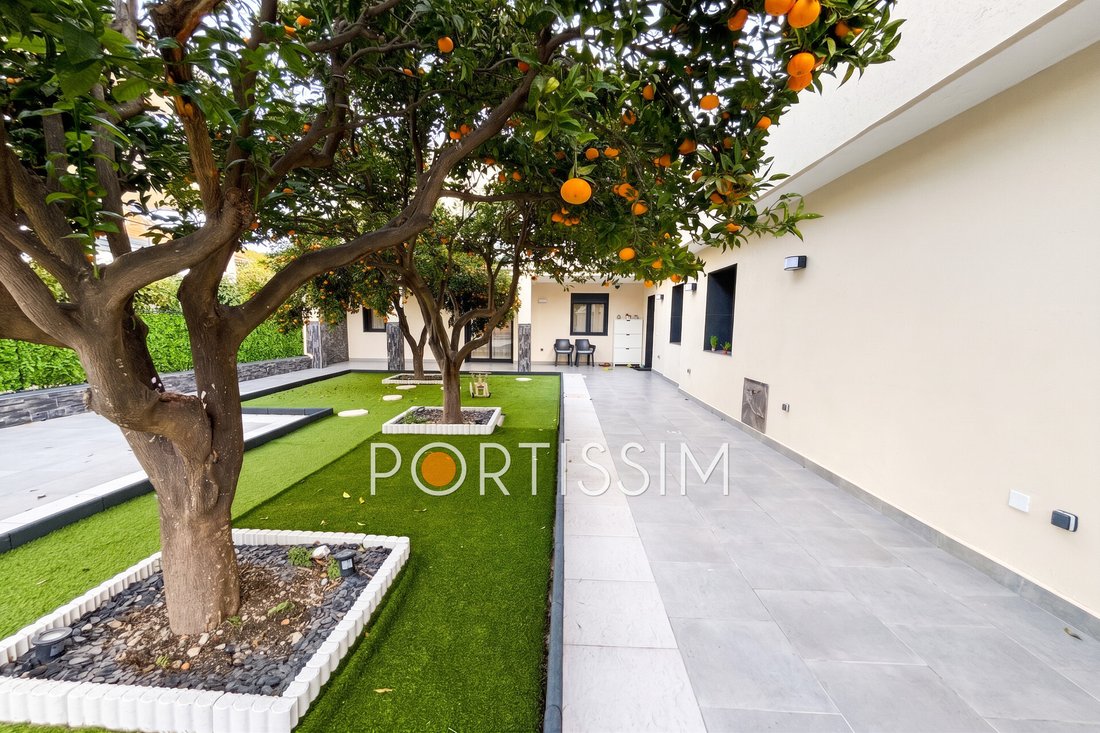 Villa in Saint-Laurent-du-Var, Provence-Alpes-Côte d'Azur, France 1 - 13664488