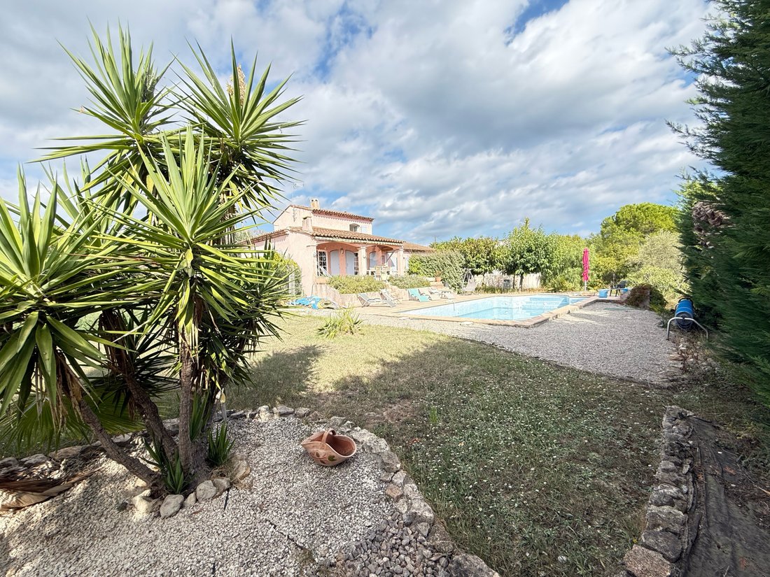 Villa in Bagnols-en-Forêt, Provence-Alpes-Côte d'Azur, France 1 - 18943776