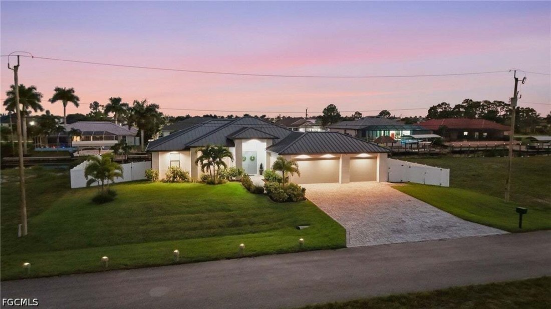 House in Cape Coral, Florida, United States 3 - 18941950